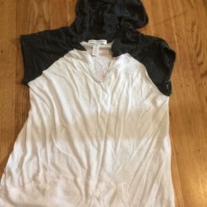 white and gray t-shirt